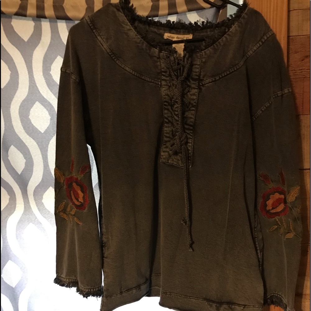 Indigo thread bohemian gray top